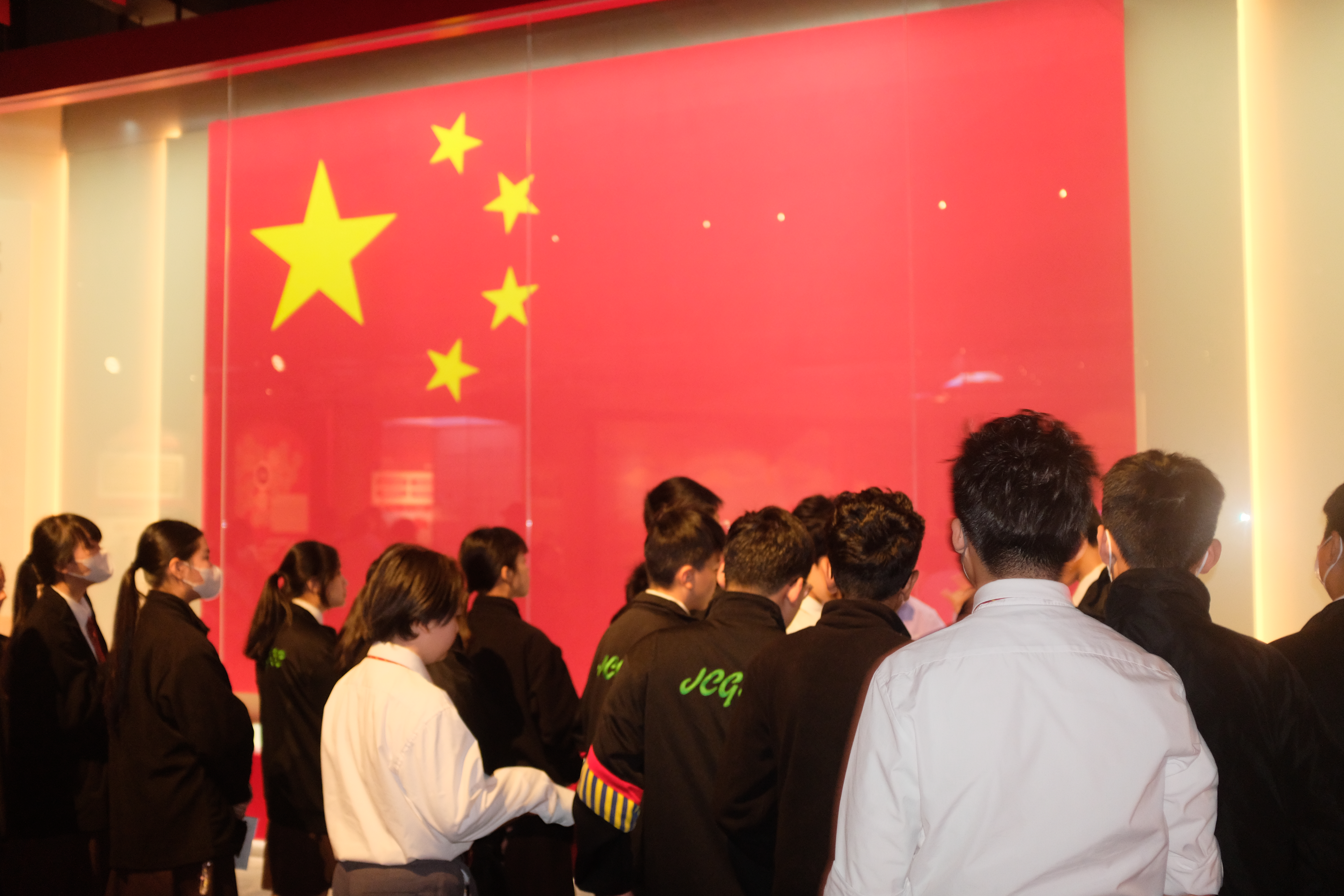 聚合而離散，影像二